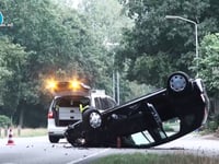 Auto op zijn kop Maastrichterweg Valkenswaard